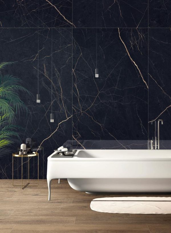 228332-inspirations-carrelage-salle-de-bain-marbre-noir-veine-doree-xxl-grand-format-carrelage-chic-melange-bois-schelfhout.jpg